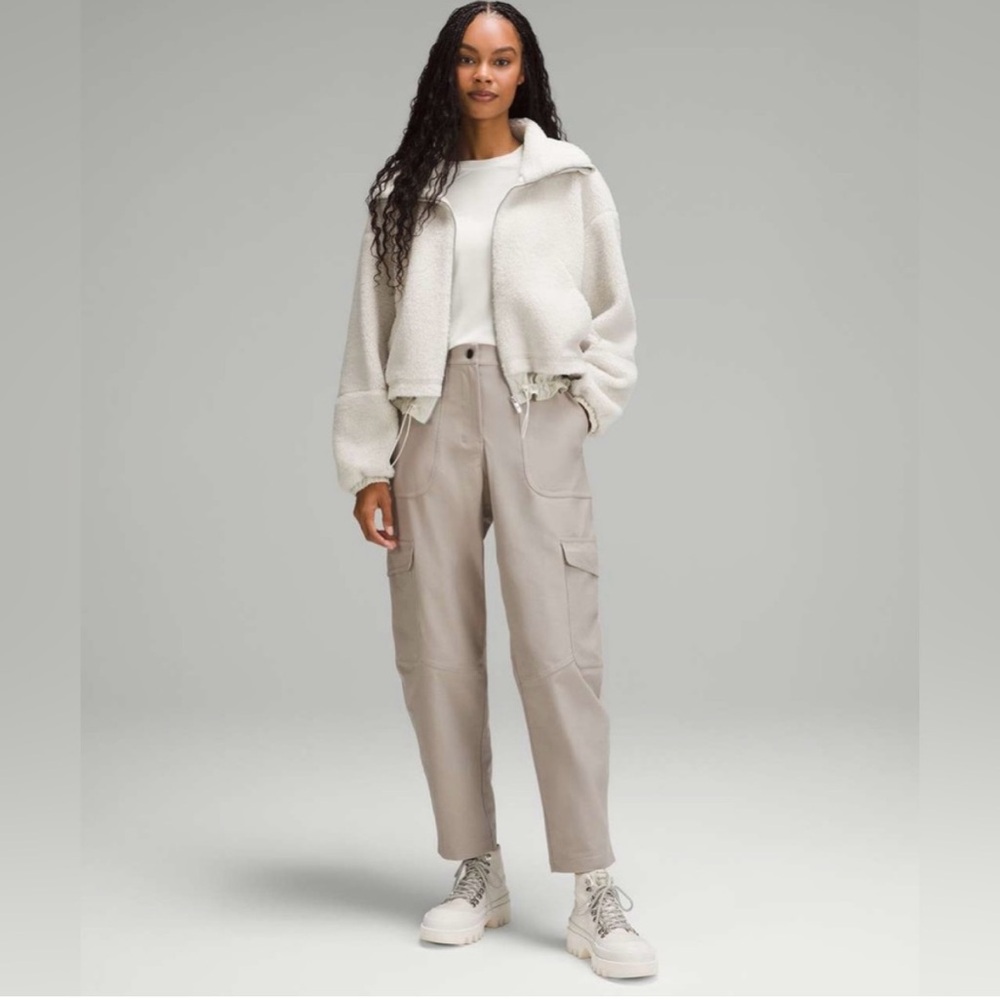Light Cargo Pocket High-Rise Pant